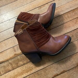 Pikolinos zip heeled ankle boots